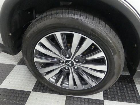 Used 2020 Mitsubishi Outlander SE image 16