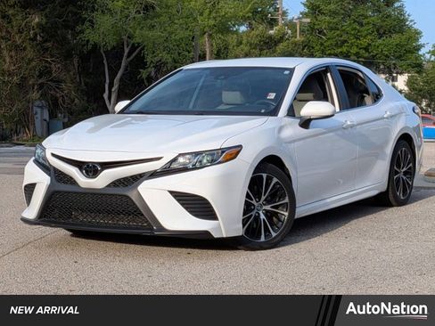 Used 2020 Toyota Camry SE image 1