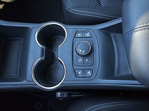 Used 2024 GMC Terrain SLE w/ Driver Convenience Package image 25