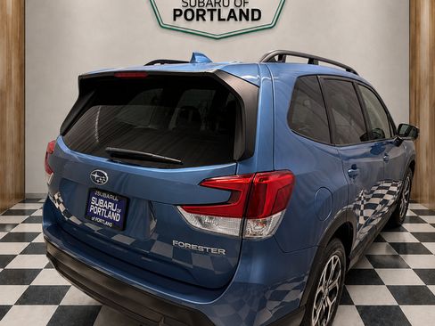 Used 2022 Subaru Forester Premium AWD/4WD image 4