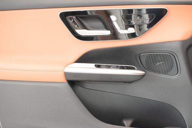 Used 2025 Mercedes-Benz GLC 300 4MATIC image 19
