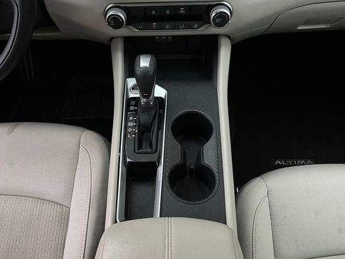 Used 2025 Nissan Altima 2.5 SV image 15