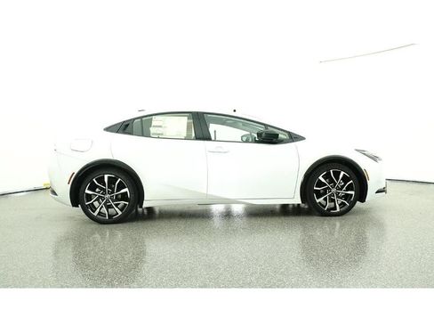 New 2026 Toyota Prius Plug-In Hybrid FWD image 27