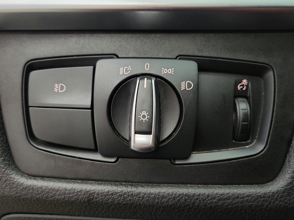 Used 2017 BMW 330i xDrive Sedan AWD/4WD image 23