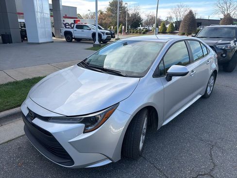 Used 2024 Toyota Corolla LE w/ LE Convenience Package image 3