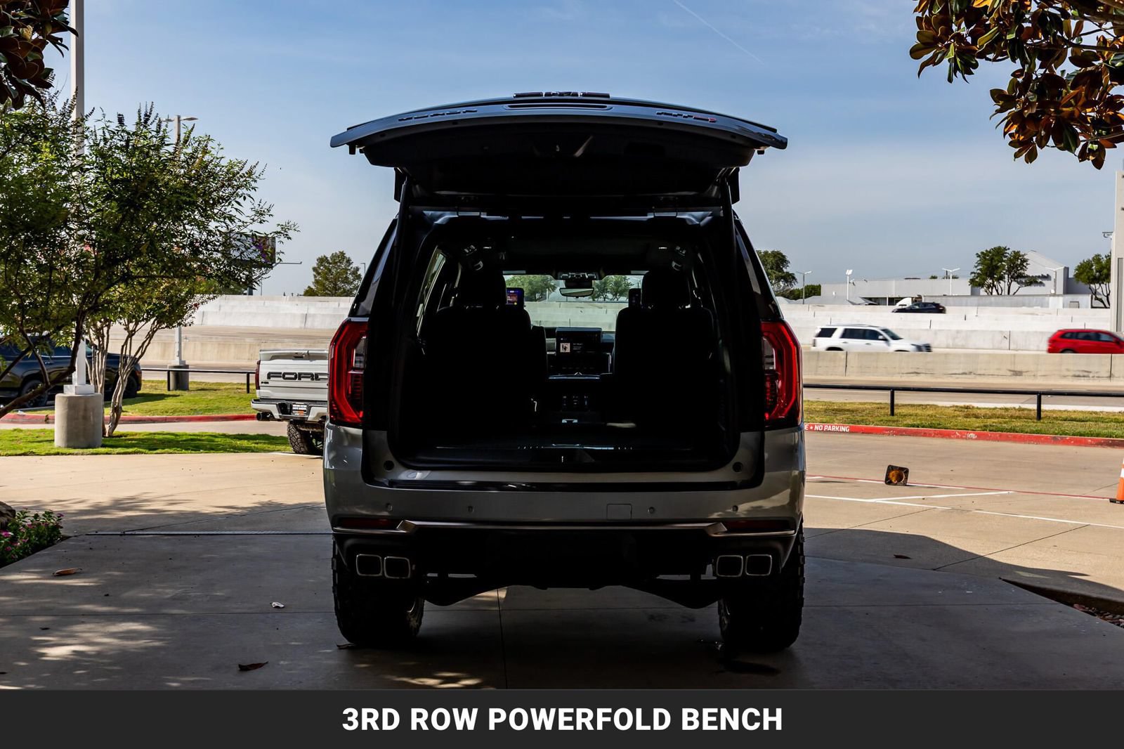 Used 2026 GMC Yukon AT4 Ultimate AWD/4WD image 9