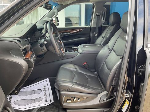 Used 2019 Cadillac Escalade Luxury AWD/4WD image 11