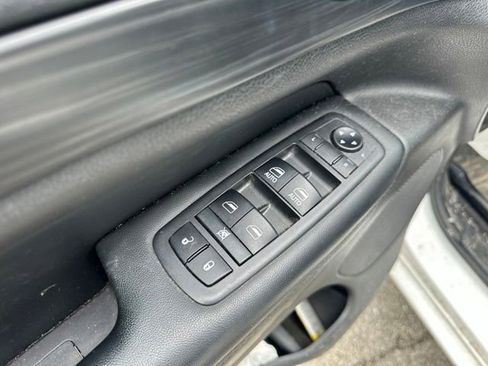Used 2019 Jeep Grand Cherokee Altitude AWD/4WD image 17