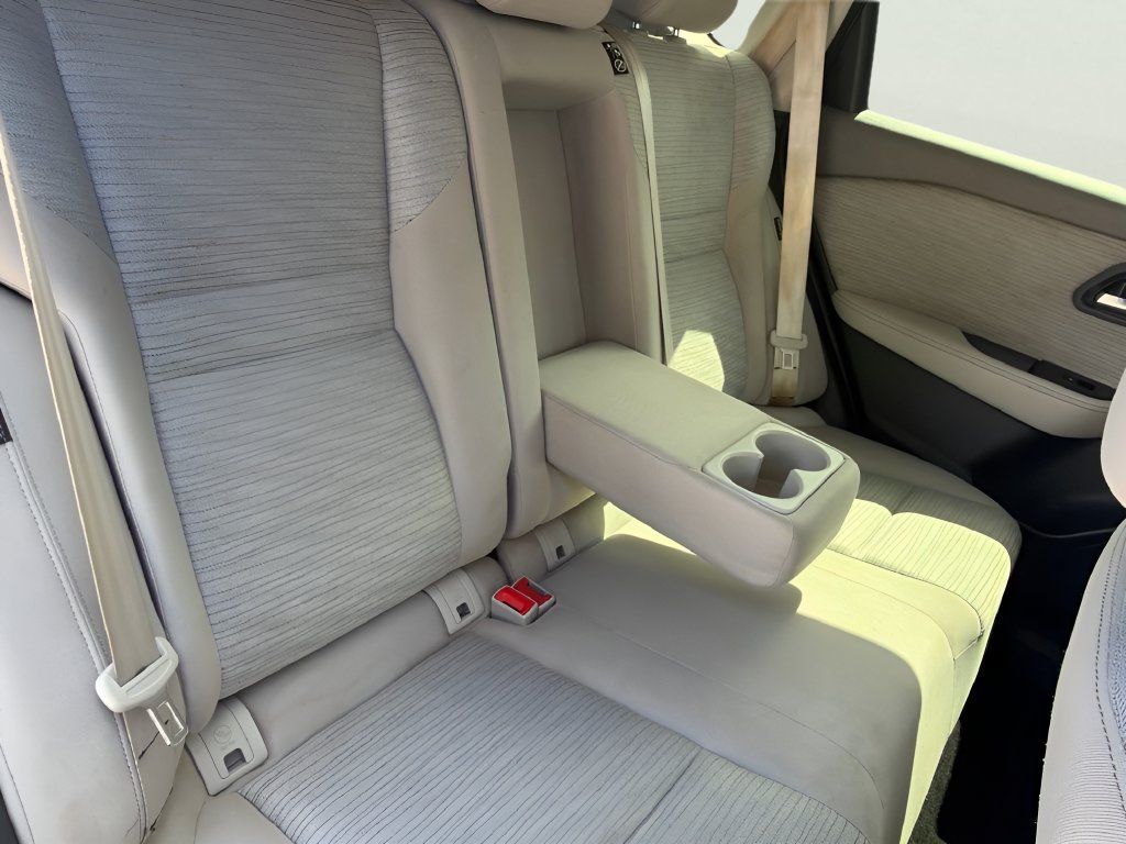 Used 2023 Nissan Rogue SV FWD image 7
