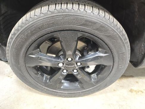 Used 2023 Jeep Grand Cherokee Limited w/ Luxury Tech Group II image 11