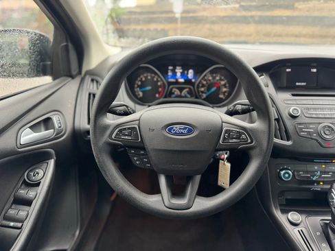 Used 2017 Ford Focus SE image 10
