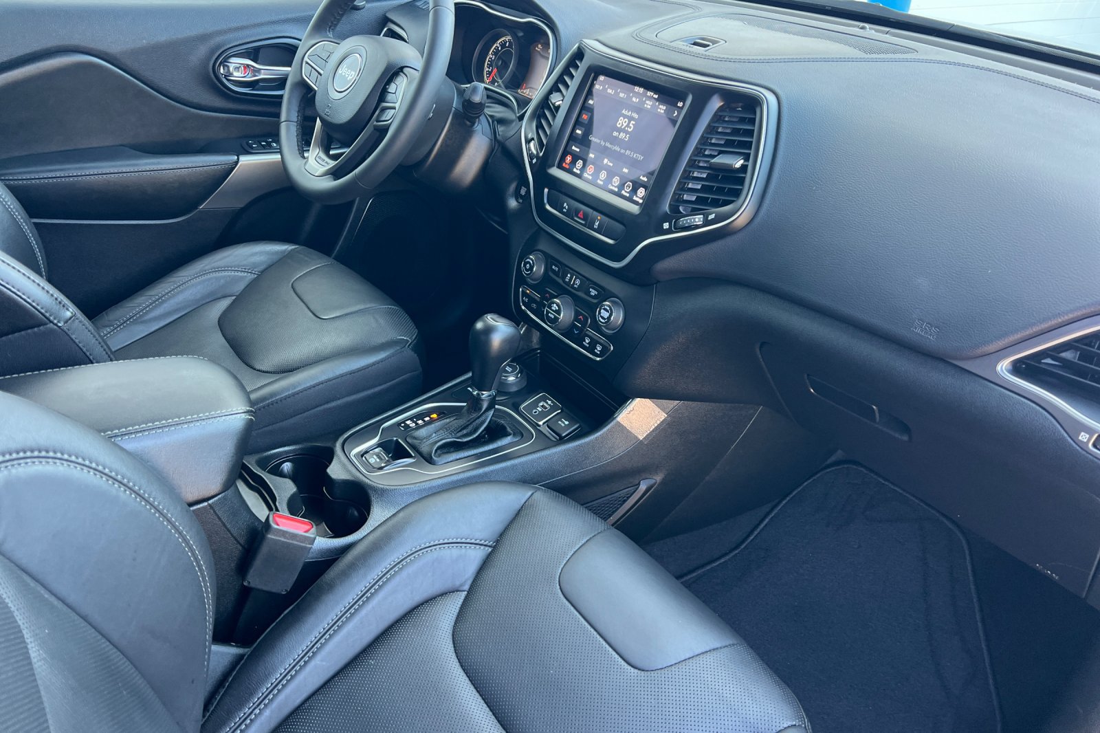 Used 2021 Jeep Cherokee Latitude Lux w/ Comfort/Convenience Group AWD/4WD image 13