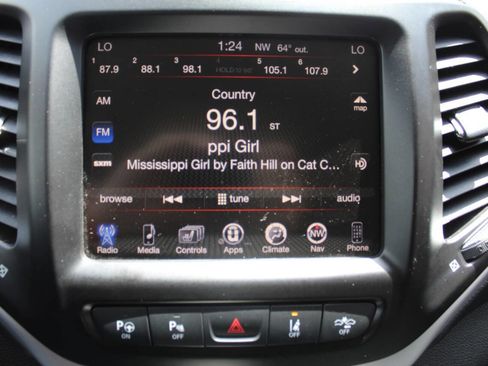Used 2014 Jeep Cherokee Trailhawk w/ Technology Group AWD/4WD image 12