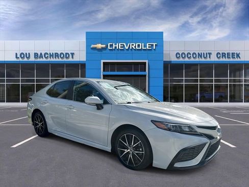 Used 2024 Toyota Camry SE FWD image 2