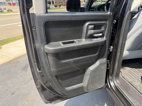 Used 2018 RAM 1500 Express w/ Express Value Package AWD/4WD image 14