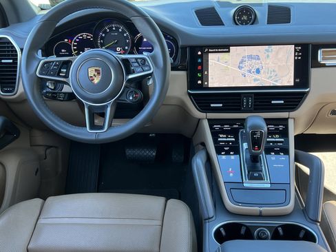 Certified 2022 Porsche Cayenne Platinum Edition image 15