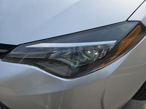 Used 2018 Toyota Corolla L image 32