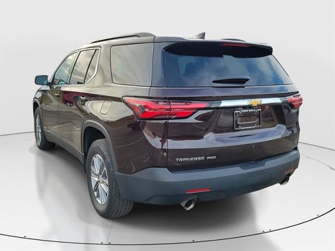 Used 2023 Chevrolet Traverse LT image 3