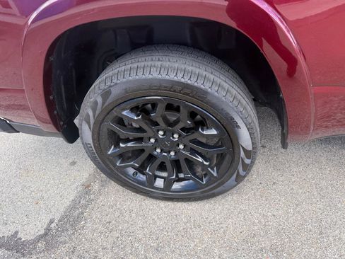 Used 2025 RAM 1500 Limited AWD/4WD image 10