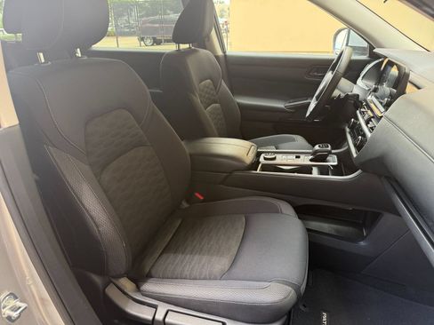 Used 2025 Nissan Pathfinder SV AWD/4WD image 38