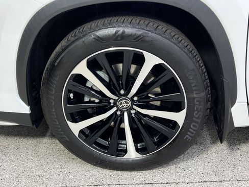 Used 2022 Toyota Highlander XSE image 16