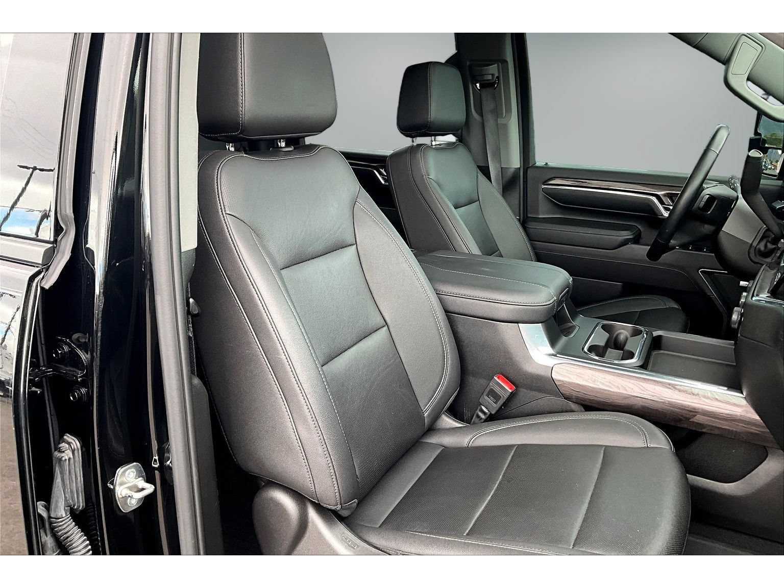 Used 2024 Chevrolet Silverado 2500 LTZ w/ LTZ Plus Package AWD/4WD image 30