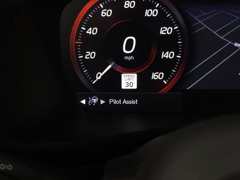 Used 2022 Volvo XC40 T5 Momentum w/ Premium Package image 20