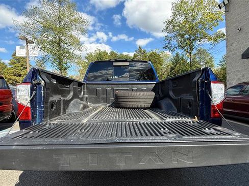 Used 2017 Nissan Titan SV image 27
