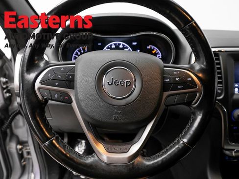 Used 2021 Jeep Grand Cherokee Laredo w/ Security & Convenience Group AWD/4WD image 10