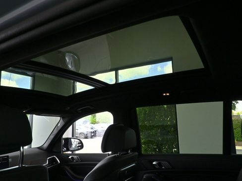 New 2025 BMW X7 M60i w/ Executive Package image 14