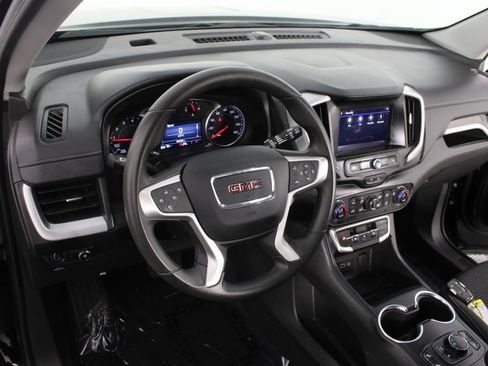Used 2024 GMC Terrain SLE w/ Driver Convenience Package FWD image 9