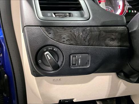 Used 2018 Dodge Grand Caravan SE w/ UConnect Hands-Free Group image 39