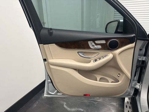 Used 2018 Mercedes-Benz GLC 300 4MATIC image 16