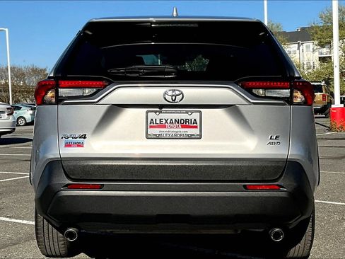 Used 2024 Toyota RAV4 LE image 4