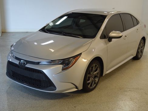 Used 2020 Toyota Corolla LE FWD image 7