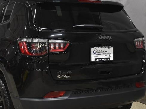 New 2026 Jeep Compass Latitude image 9