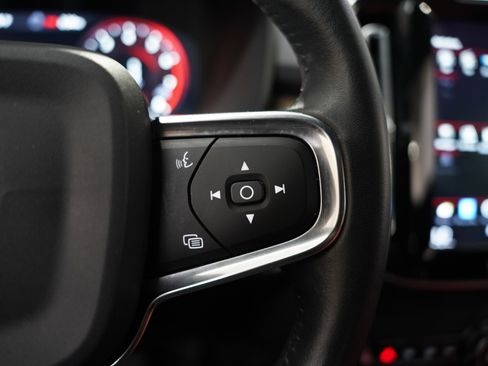 Used 2019 Volvo XC40 T5 Inscription image 16
