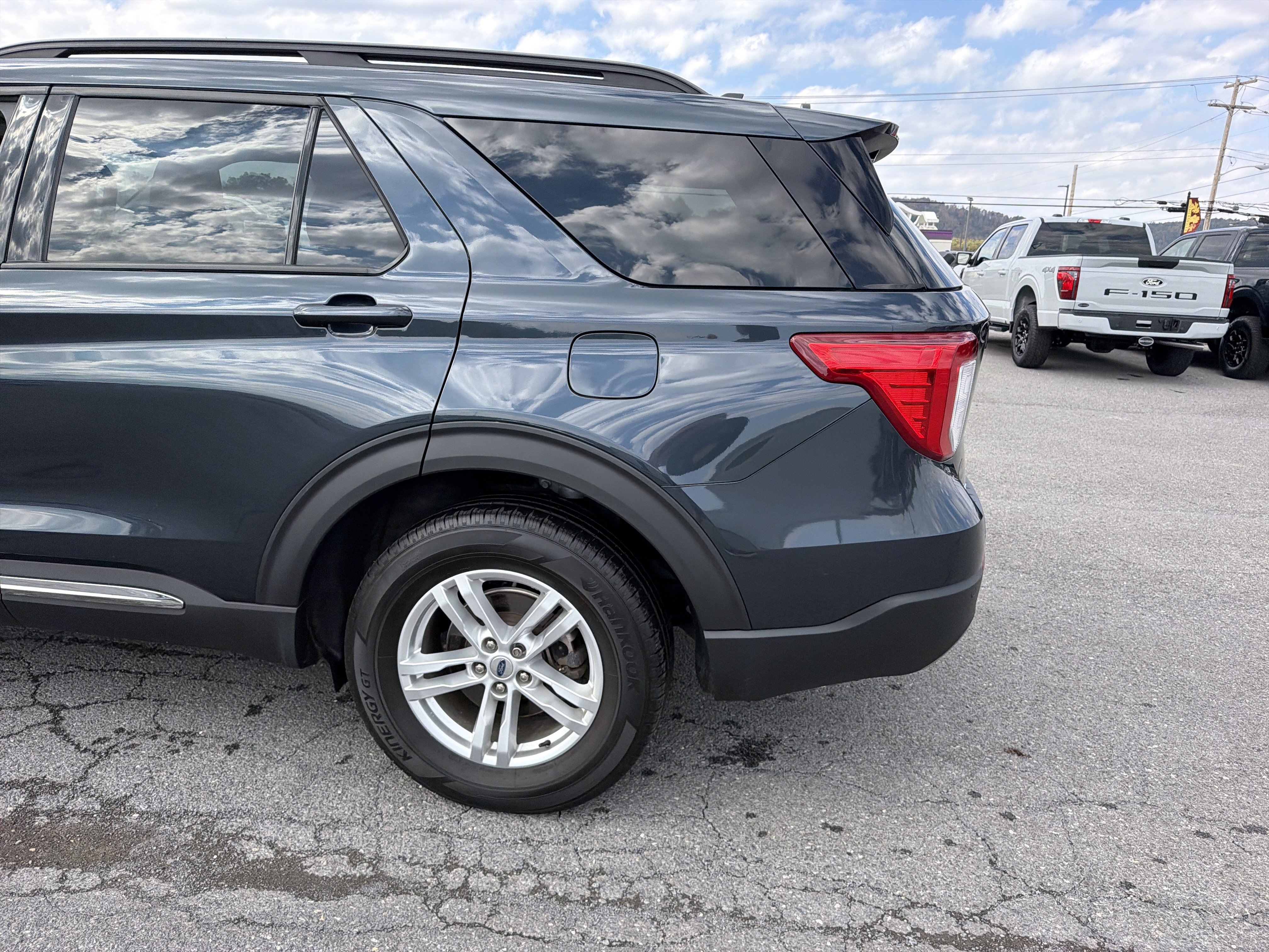 Used 2023 Ford Explorer XLT w/ Equipment Group 202A AWD/4WD image 7