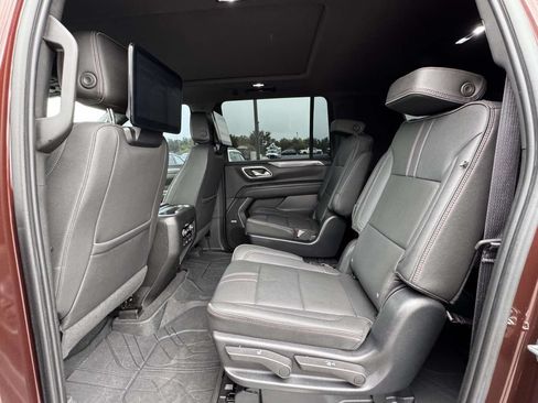 Used 2023 Chevrolet Suburban RST w/ Luxury Package AWD/4WD image 15