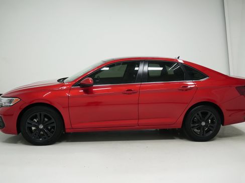 Used 2024 Volkswagen Jetta SE image 7