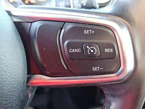 Used 2020 Jeep Wrangler Unlimited Sahara image 17