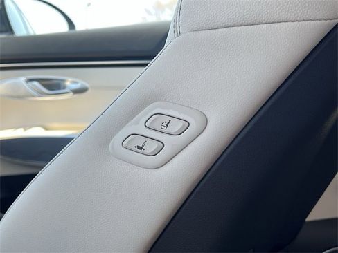 Used 2024 Genesis GV70 2.5T w/ Advanced Package image 33