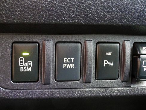 Used 2019 Toyota Tacoma TRD Sport w/ Technology Package AWD/4WD image 32