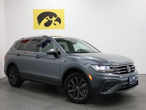 Used 2023 Volkswagen Tiguan SE FWD image 2