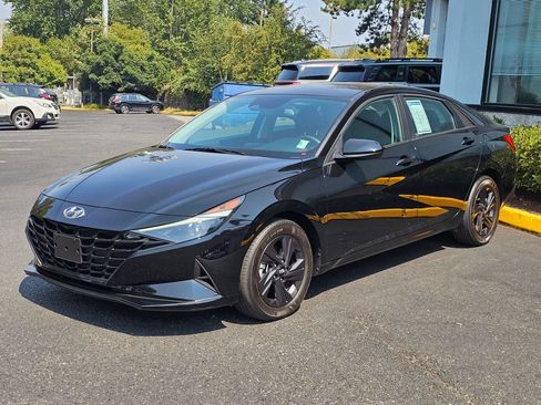 Used 2023 Hyundai Elantra SEL FWD image 3