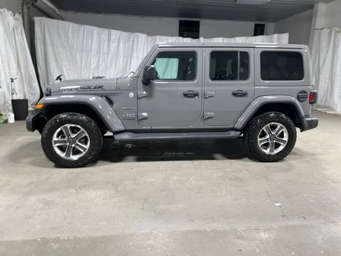 Used 2021 Jeep Wrangler Unlimited Sahara w/ Uconnect 4C Nav & Sound Group AWD/4WD image 4