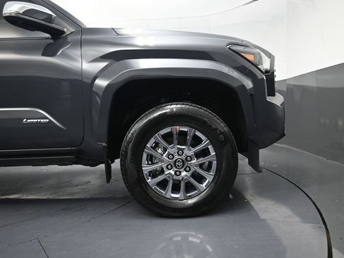Used 2025 Toyota Tacoma Limited image 5