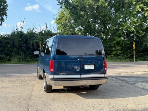 Used 2002 Chevrolet Astro RWD image 12