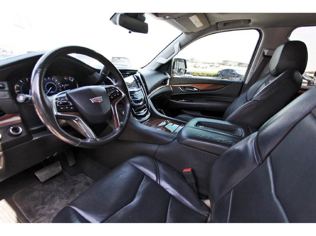 Used 2020 Cadillac Escalade Premium Luxury w/ LPO, Radiant Package AWD/4WD image 34