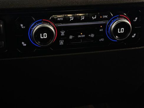 Used 2024 GMC Sierra 1500 SLE w/ X31 Off-Road Package image 19